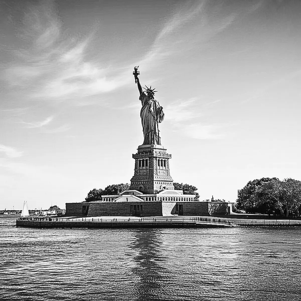 A retro image of the Statue of Liberty